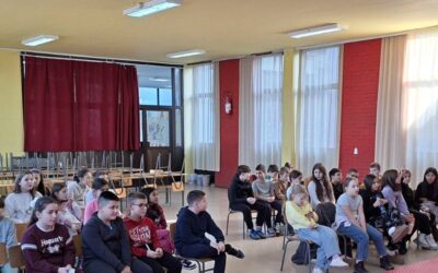 С децом око света